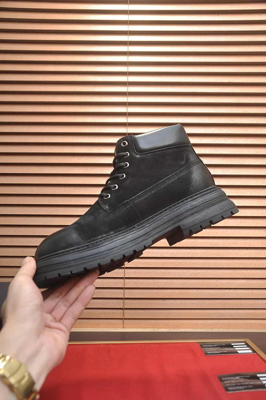 Men's shoes 💰680💶【UGG】(full genuine wool lining) Please pay attention to the quality of the original order and compare the thickness of the wool 🏮🏮Hot style Martin boots from Australia's warm luxury brand men's shoes, official website synchronization, Beckham men's style..., made of imported top-layer waxed cowhide, waxed toe box, Australian real wool velvet lining Carefully sewn...Imported rubber Martin boots outsole (comfortable, soft and wear-resistant). I really like the quality...Exquisite workmanship, you can't put it down once you see it. Code number 39-44